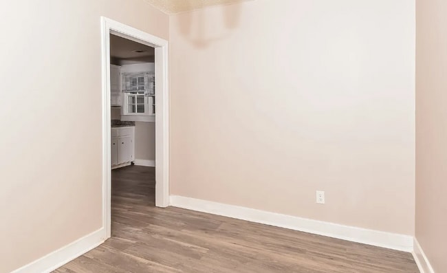 Building Photo - 2116 Roosevelt Dr