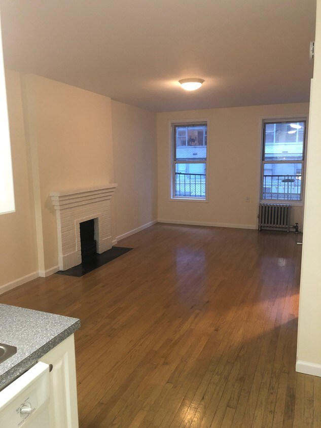 Primary Photo - 52 W 56th St
