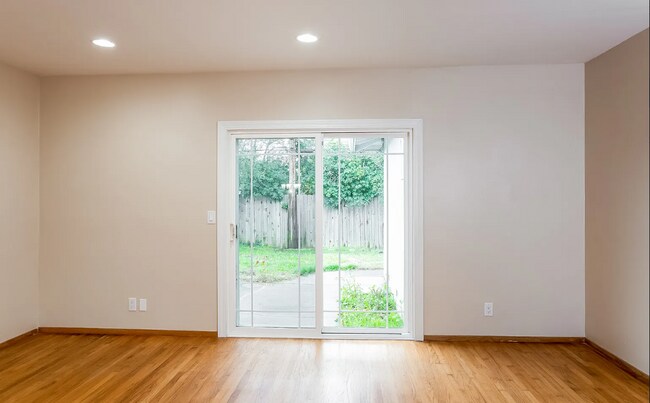 Building Photo - 6434 Oakcreek Way