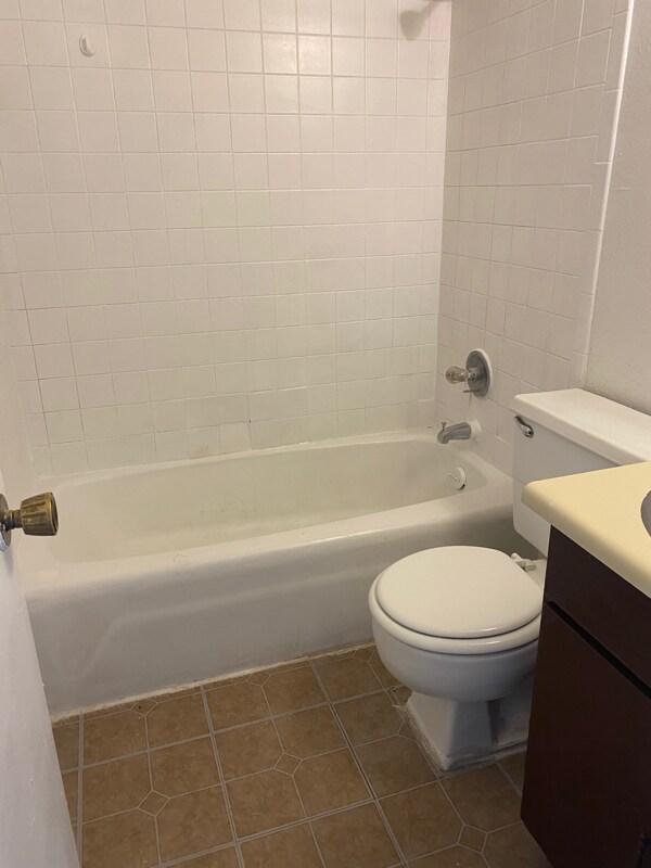 Foto del edificio - 100 Plum Ave