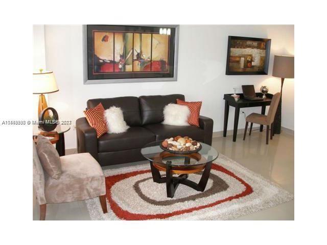 Foto del edificio - 7545 E Treasure Dr