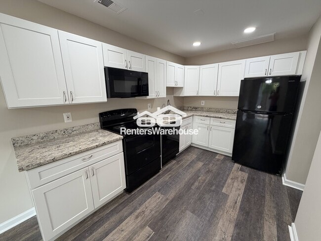 Building Photo - 7538 Woodbine Dr