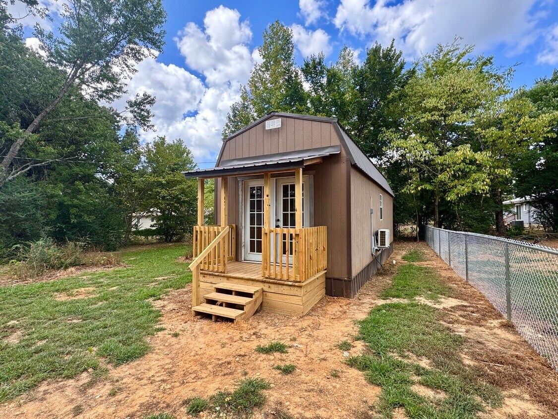 Foto principal - 1 Bedroom/1 Bathroom Tiny Home in Southside