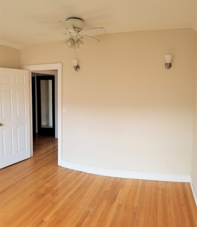 Foto del edificio - 4913 N Damen Ave