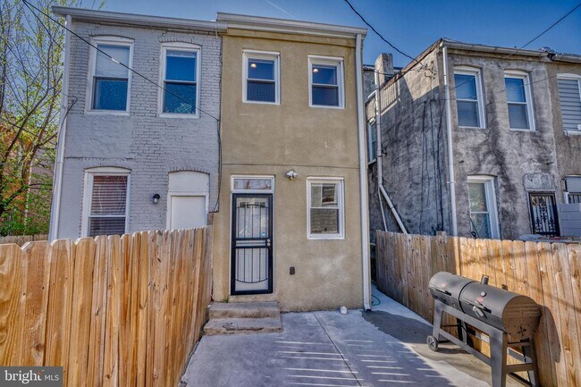 Building Photo - 336 E 21st St