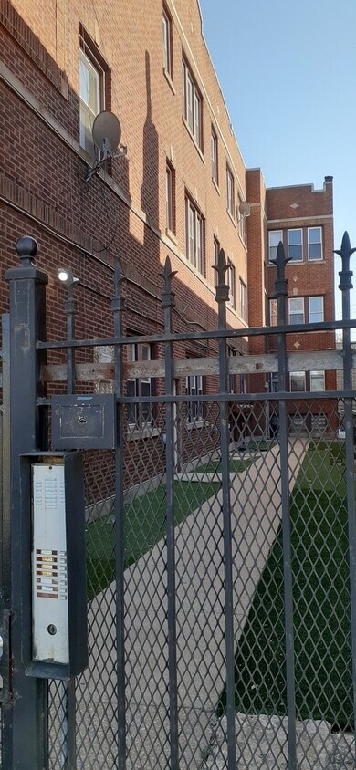 Primary Photo - 4263 W Cermak Rd