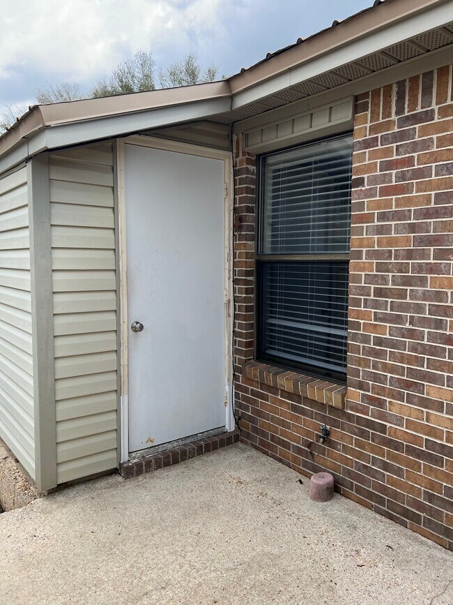 Storage - 130 Lake St