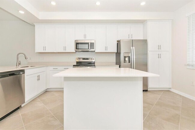 Building Photo - 12320 Wellen Golf St