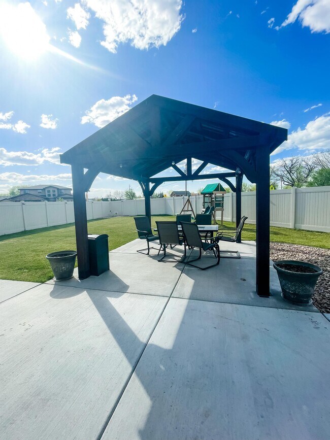 Foto del edificio - 473 Catalina Ave