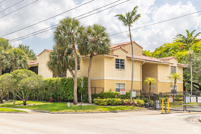 Foto del edificio - Royal Poinciana Condominium