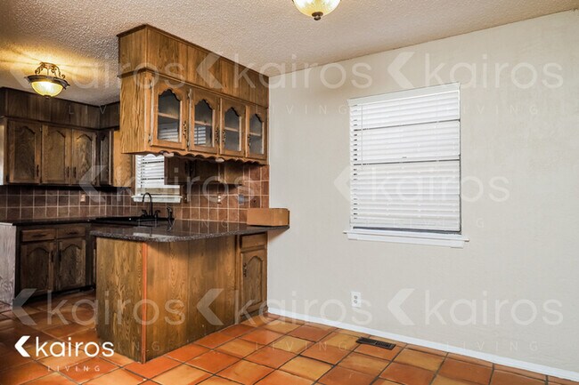 Building Photo - 6736 Westcliff Cir.