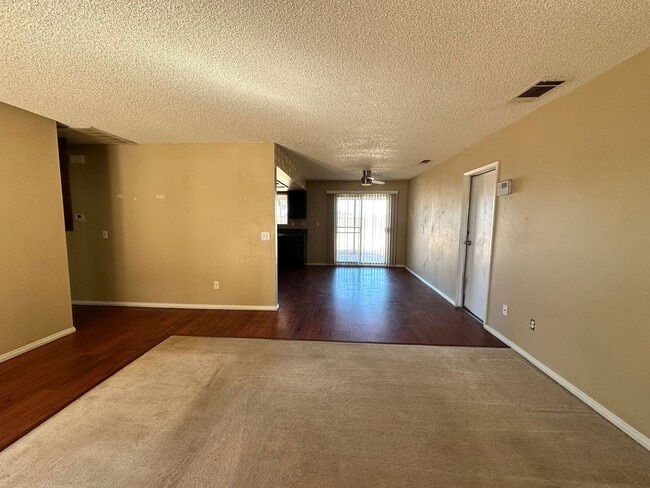 Foto del edificio - 21058 Wisteria St