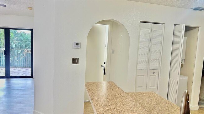 Foto del edificio - 10135 W Sunrise Blvd