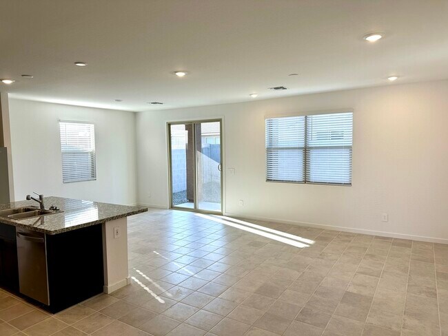Foto del edificio - Almost new 4 bedroom home in Hurley Ranch