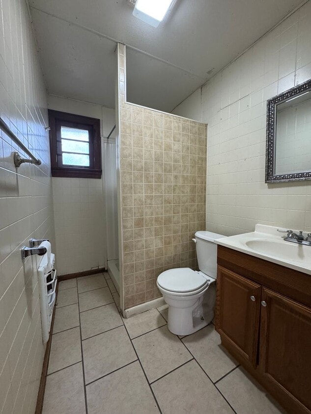 Building Photo - 704 E Thomas St