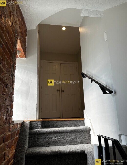 Foto del edificio - 239 Webster St