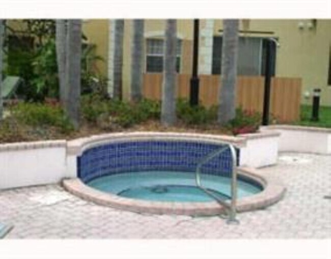 Foto del edificio - 2810 N Oakland Forest Dr