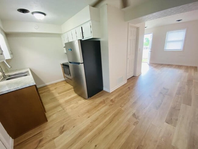 Building Photo - 978 Villa Dr