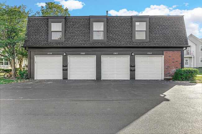 Building Photo - 1060 Inverrary Ln