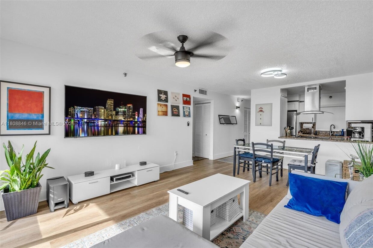 Foto principal - 1700 NW N River Dr