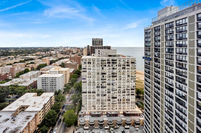 Foto del edificio - 5701 N Sheridan Rd