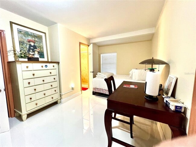 Foto del edificio - 5009 Deauville Dr