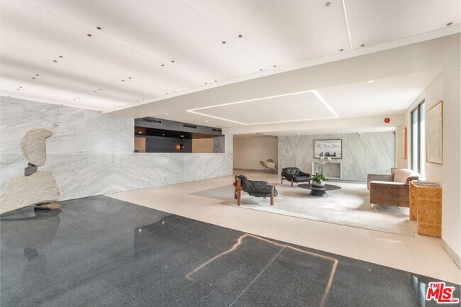 Foto del edificio - 818 N Doheny Dr