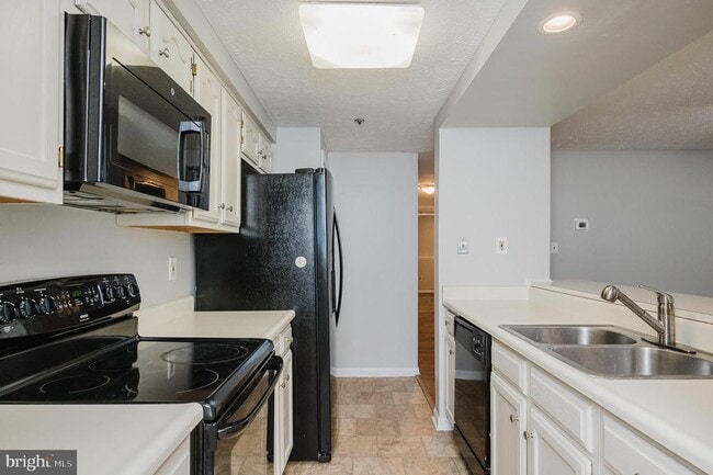 Building Photo - 1006 Markham Ct