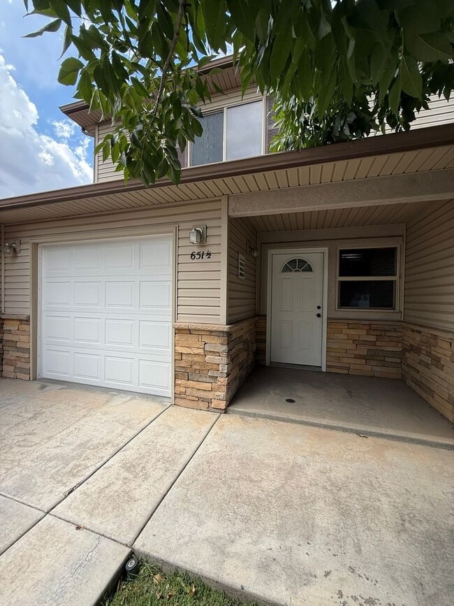 Building Photo - 651 1/2 Serenity Ln