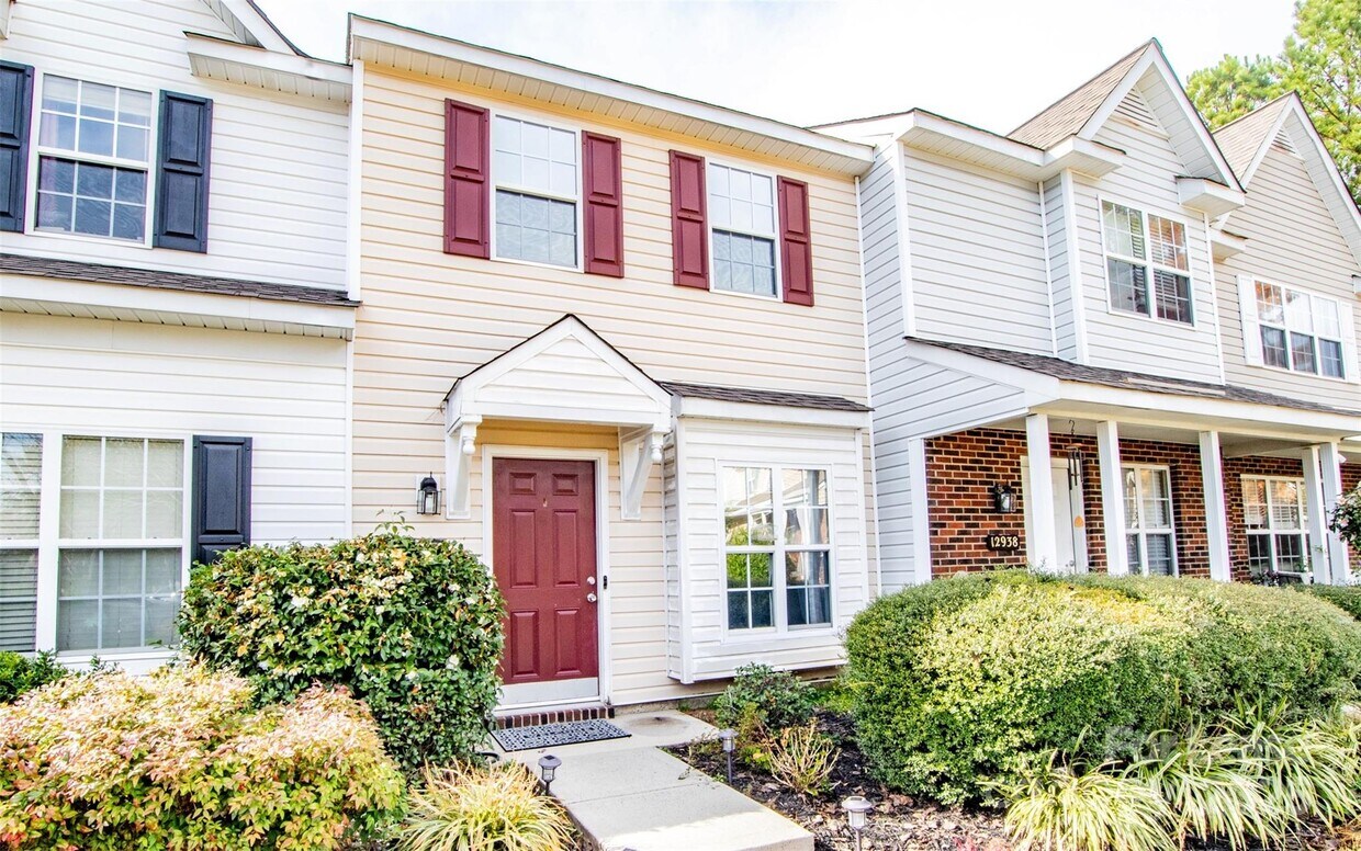 Foto principal - 12942 Mosby Ln