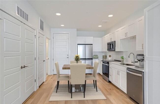 Building Photo - $0 DEPOSIT OPTION. ONE BED ONE BATH TOP FLOOR CONDO WITH MOUNTAIN VIEWS!!!