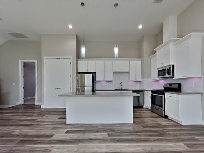 Foto del edificio - 5902 Gardendale Dr