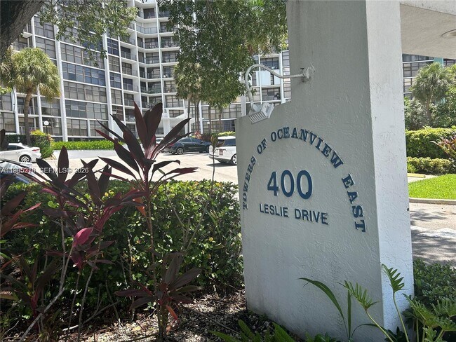 Foto del edificio - 400 Leslie Dr