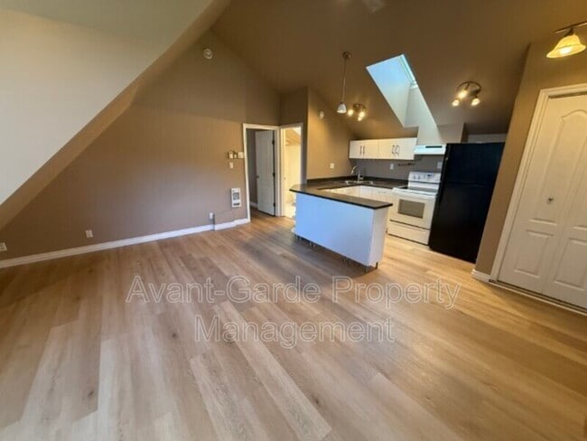 Photo du bâtiment - 9116-9194 94 Ave NW
