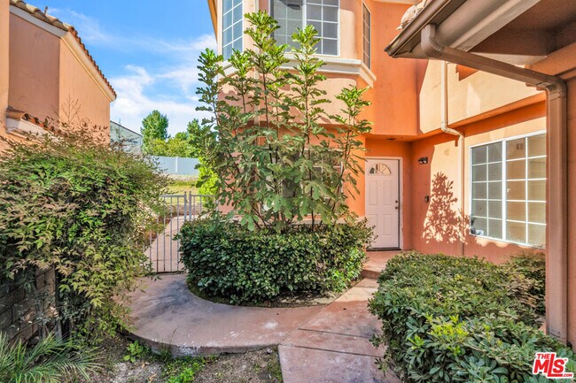 Foto del edificio - 25845 Browning Pl