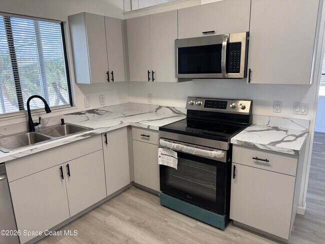 Foto del edificio - 1925 Sago Palm St NE