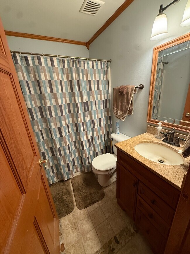 Foto del edificio - 236 N Middle Rd