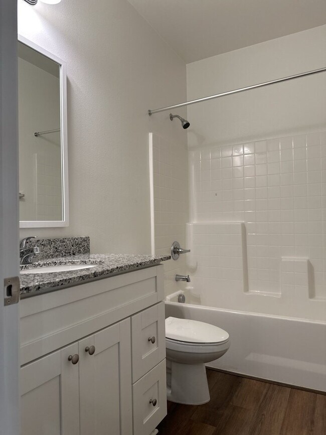 Building Photo - Spacious 4-Bedroom in Riverside with 3 Full Baths - 2700 Sq Ft of Space