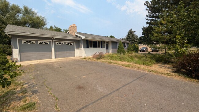 Building Photo - 808 White Ave