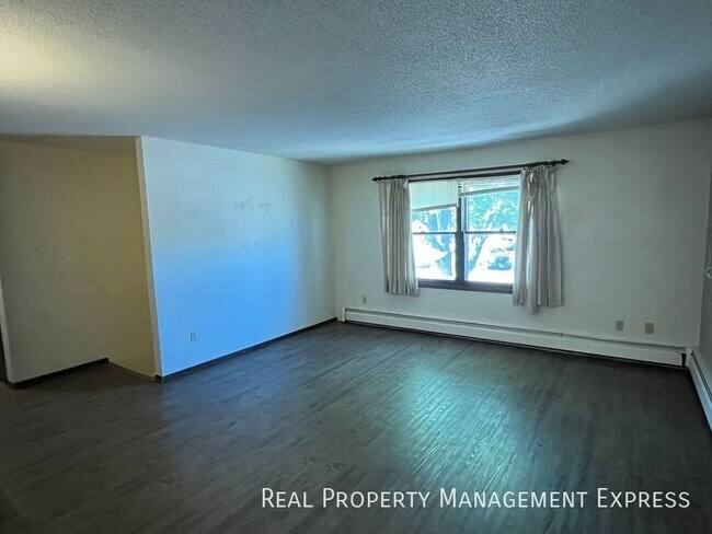 Building Photo - 1511 E Nye St