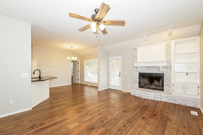 Foto del edificio - 703 Badger St NE