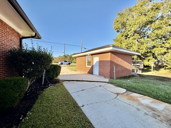 Foto del edificio - 1427 Old Ebenezer Rd