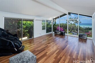 Building Photo - 1356 Laukahi St