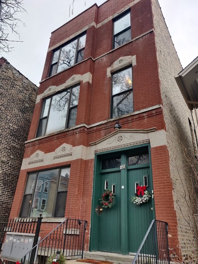 Building Photo - 1851 N Hoyne Ave