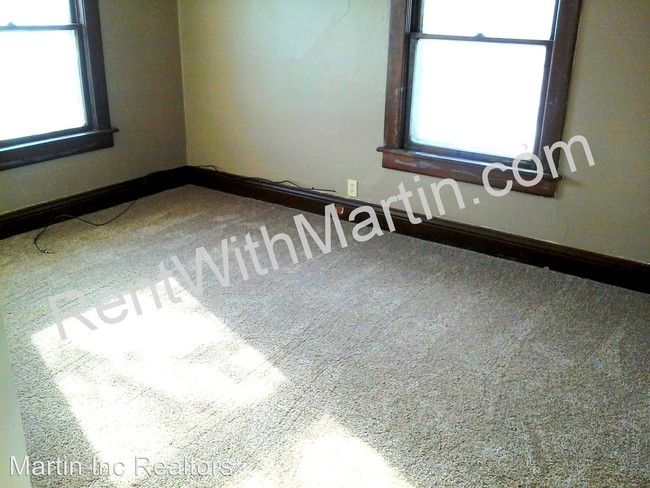 Building Photo - 326 Conger St