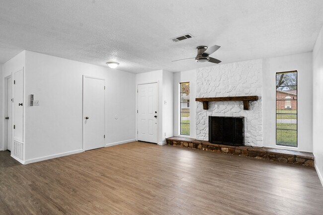 Foto del edificio - 15732 Parkwood Dr S