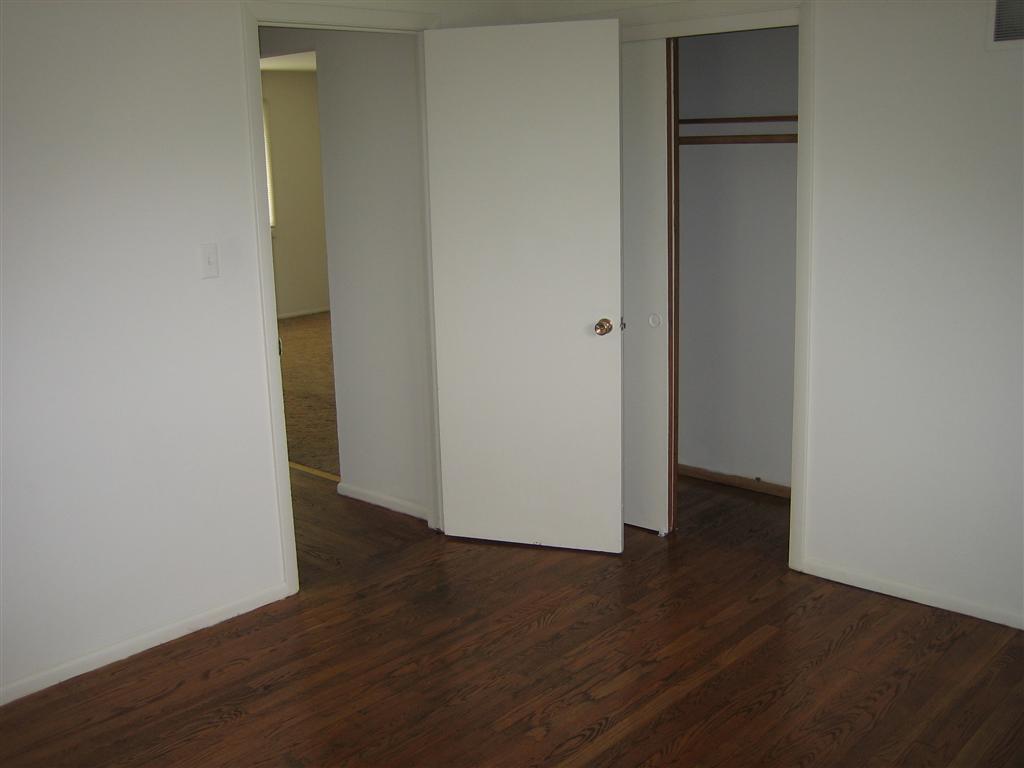 Building Photo - 8313 W Mill Rd