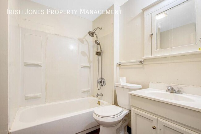 Foto del edificio - 137 Wilkes Ave