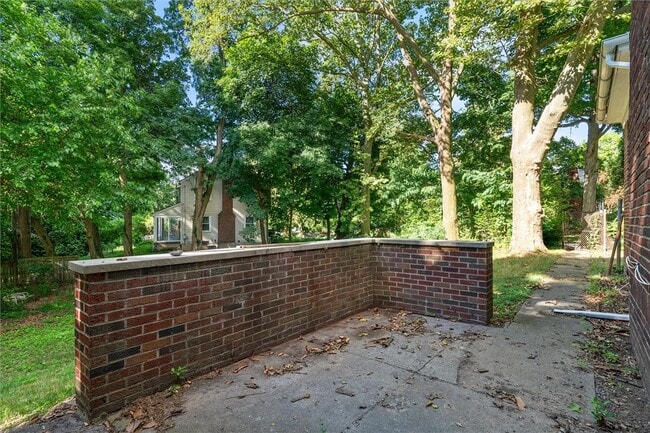 Building Photo - 425 Highland Ave