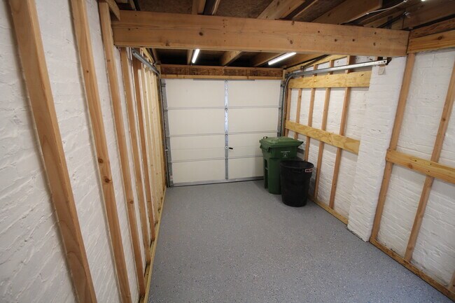 Cochera - 644 S Lehigh St